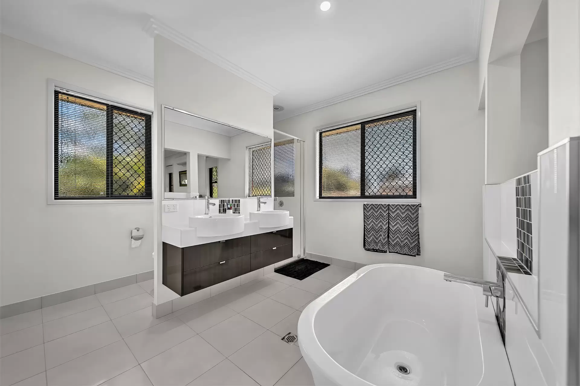 16 Lyndon Court, Cannon Valley For Sale by Queensland Sotheby's International Realty - image 1