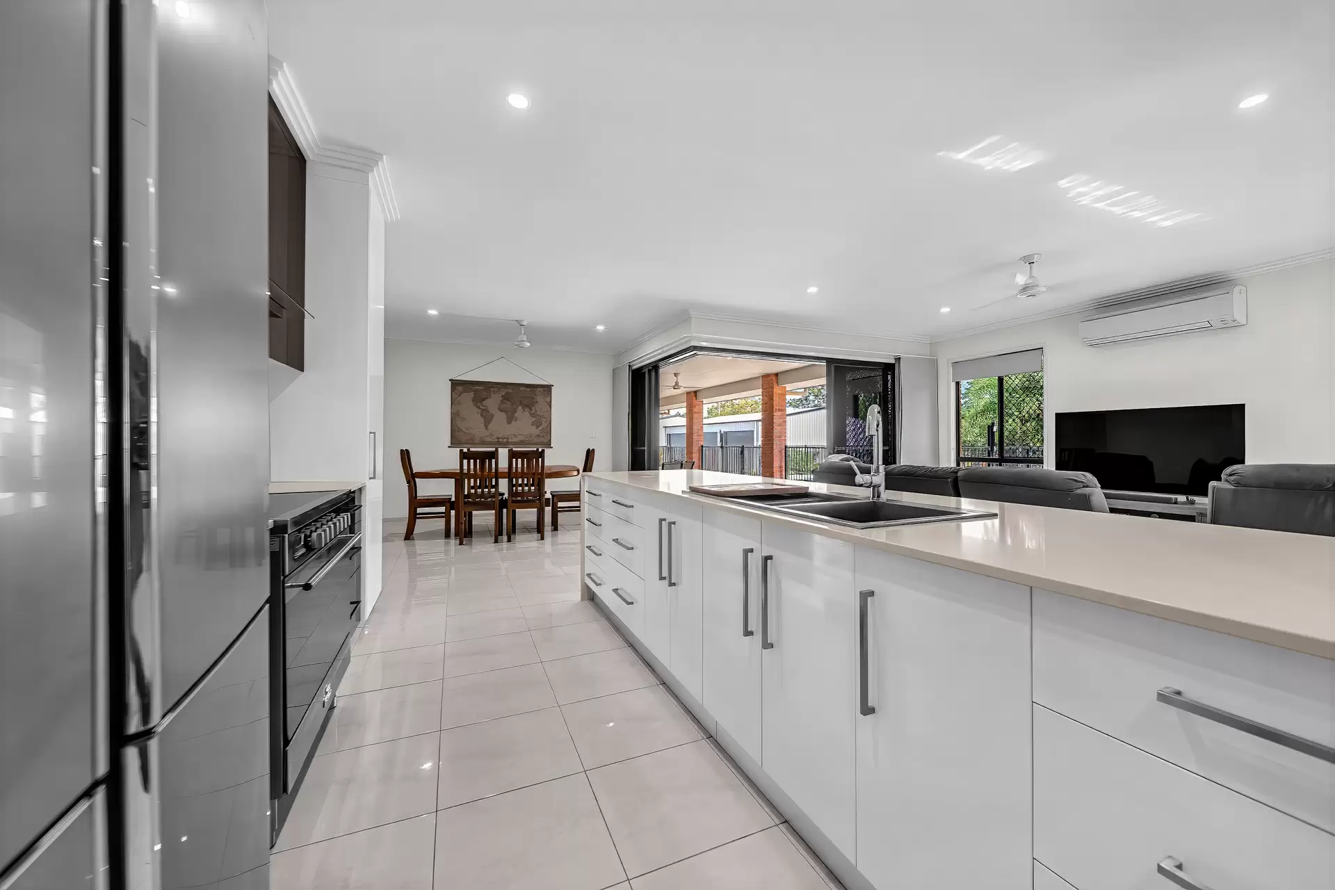 16 Lyndon Court, Cannon Valley For Sale by Queensland Sotheby's International Realty - image 1