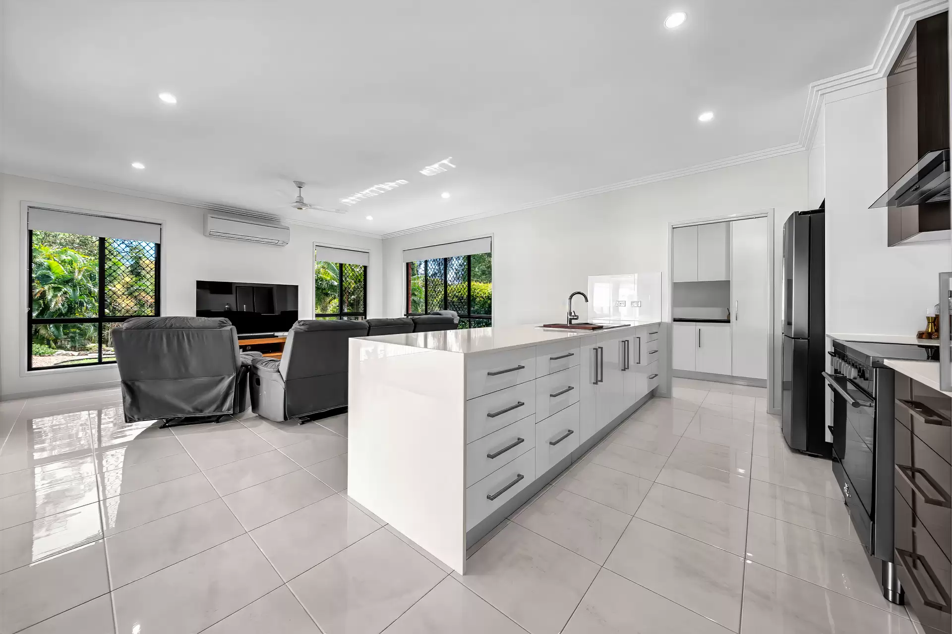 16 Lyndon Court, Cannon Valley For Sale by Queensland Sotheby's International Realty - image 1