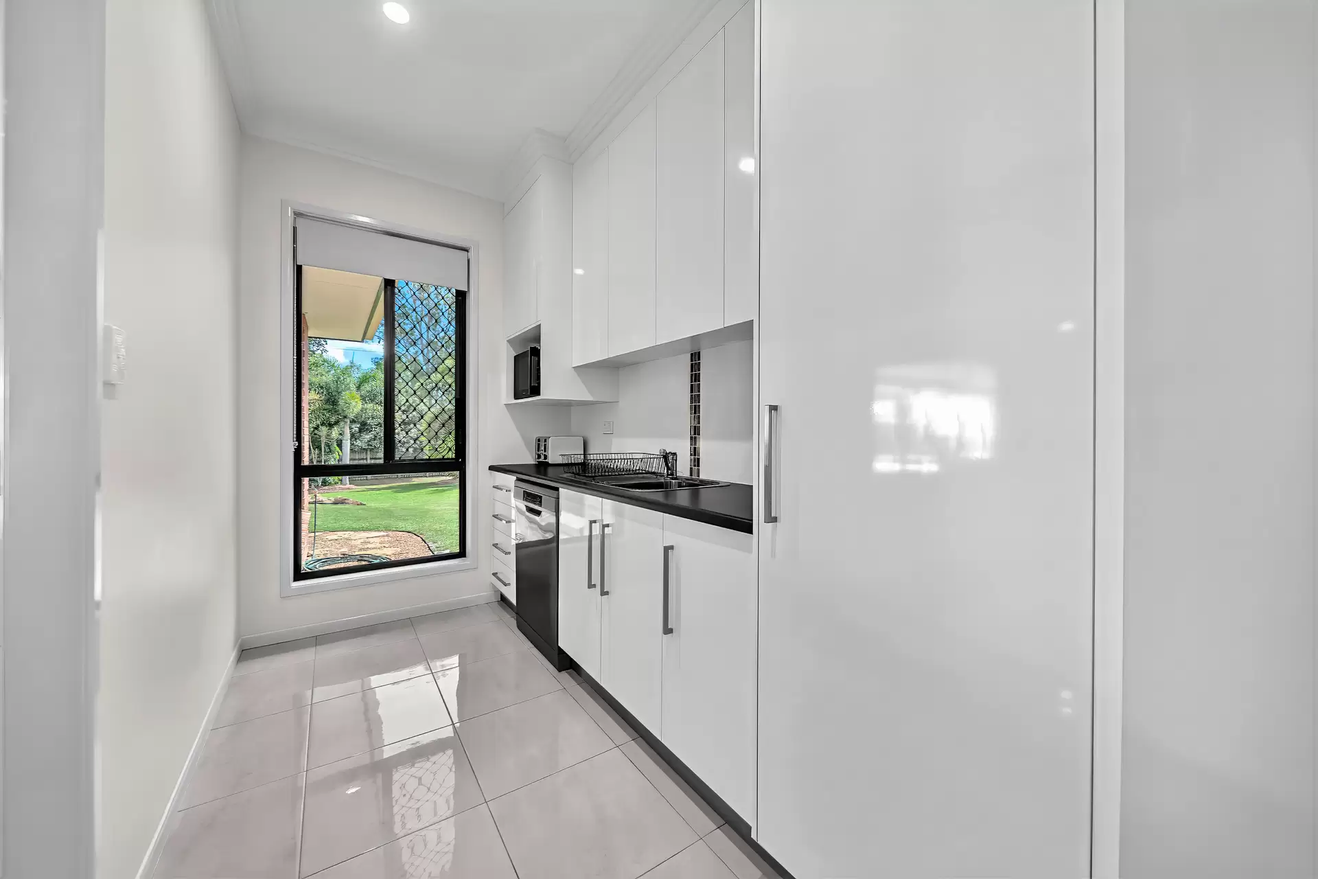 16 Lyndon Court, Cannon Valley For Sale by Queensland Sotheby's International Realty - image 1