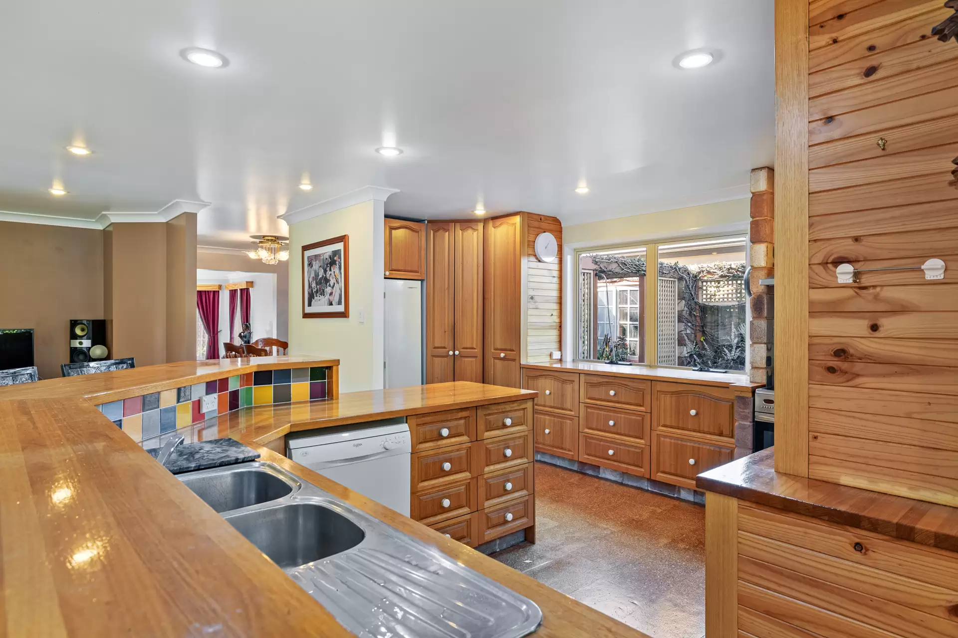 4 Casey Close, Ormiston For Sale by Queensland Sotheby's International Realty - image 1