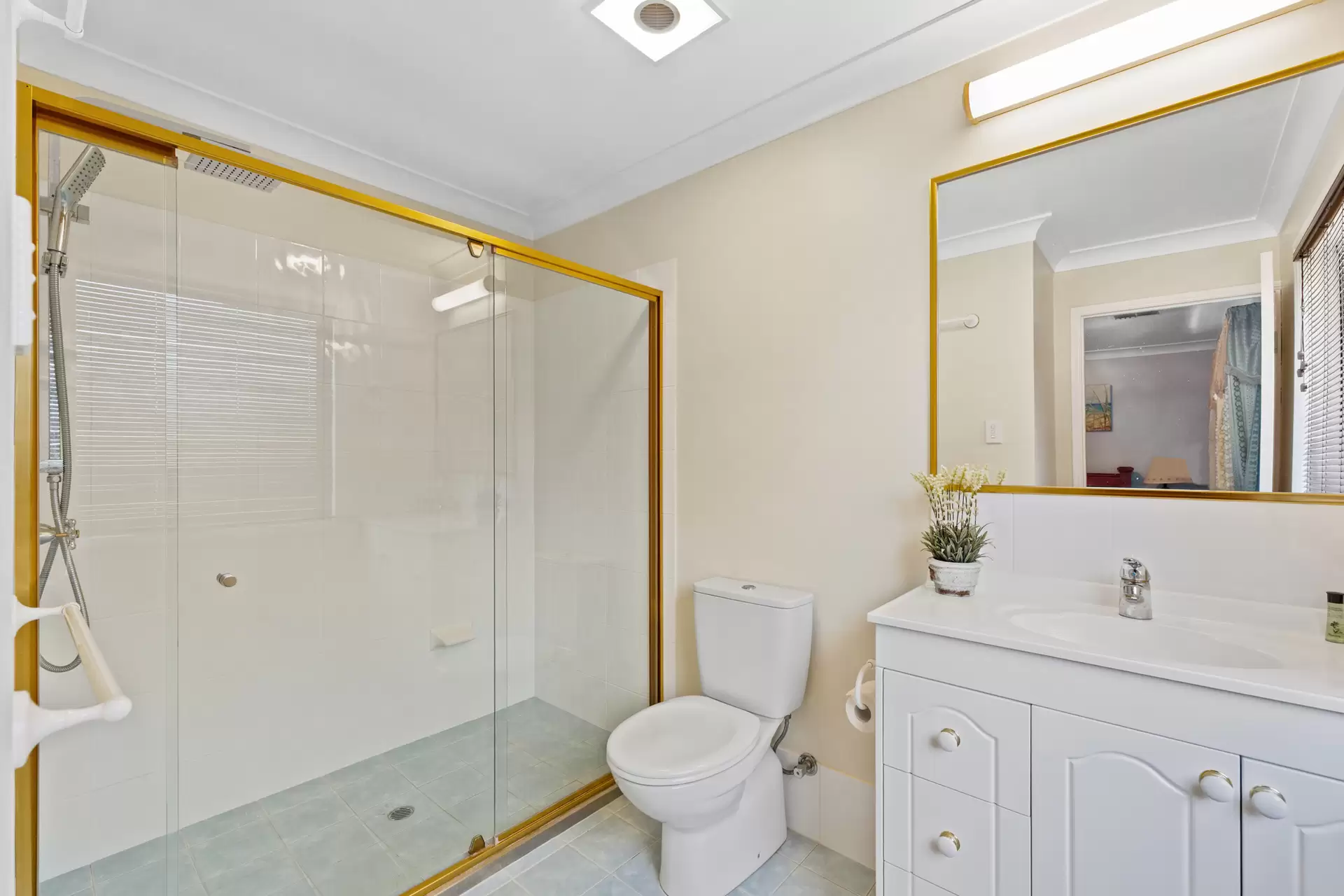 4 Casey Close, Ormiston For Sale by Queensland Sotheby's International Realty - image 1