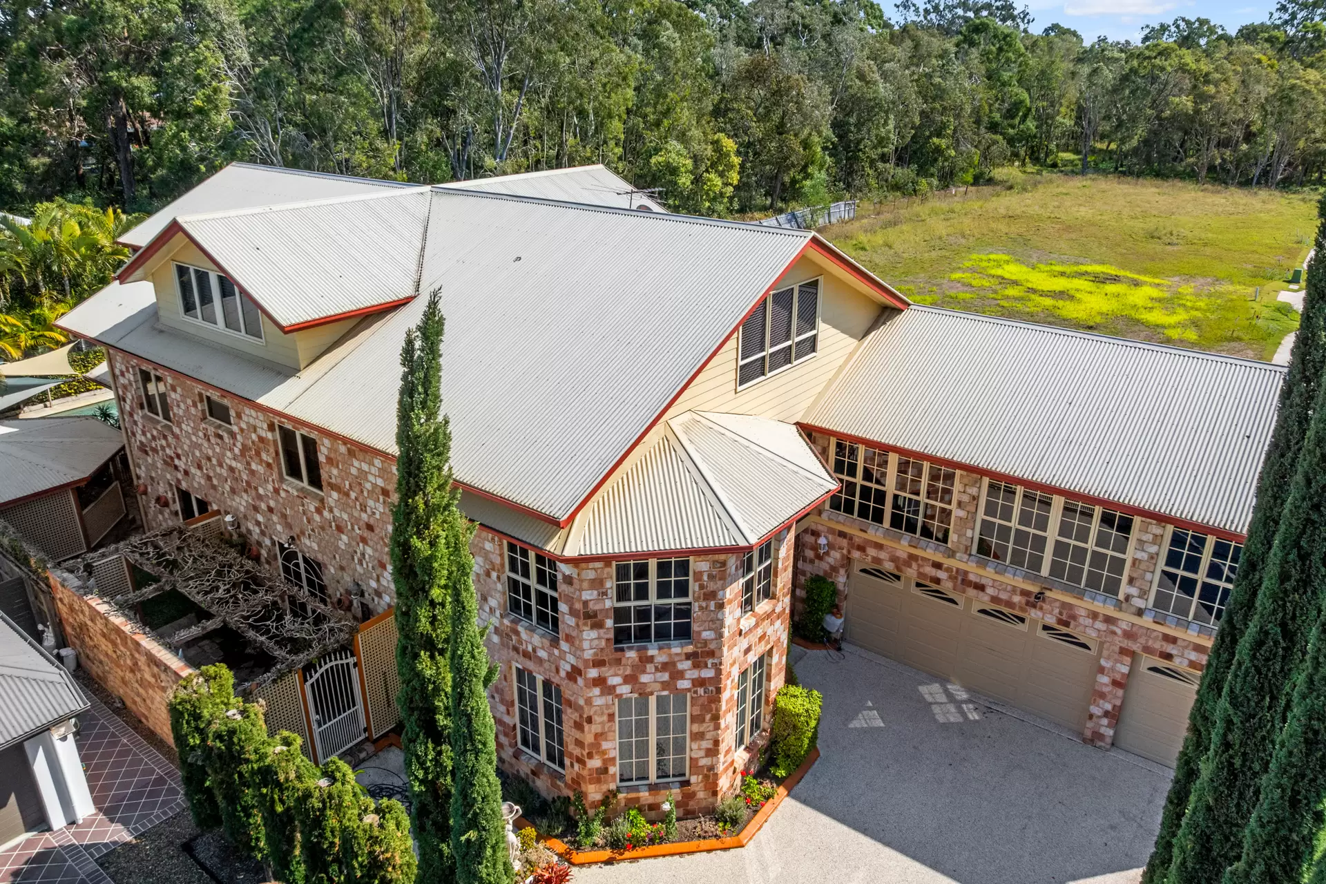 4 Casey Close, Ormiston For Sale by Queensland Sotheby's International Realty - image 1