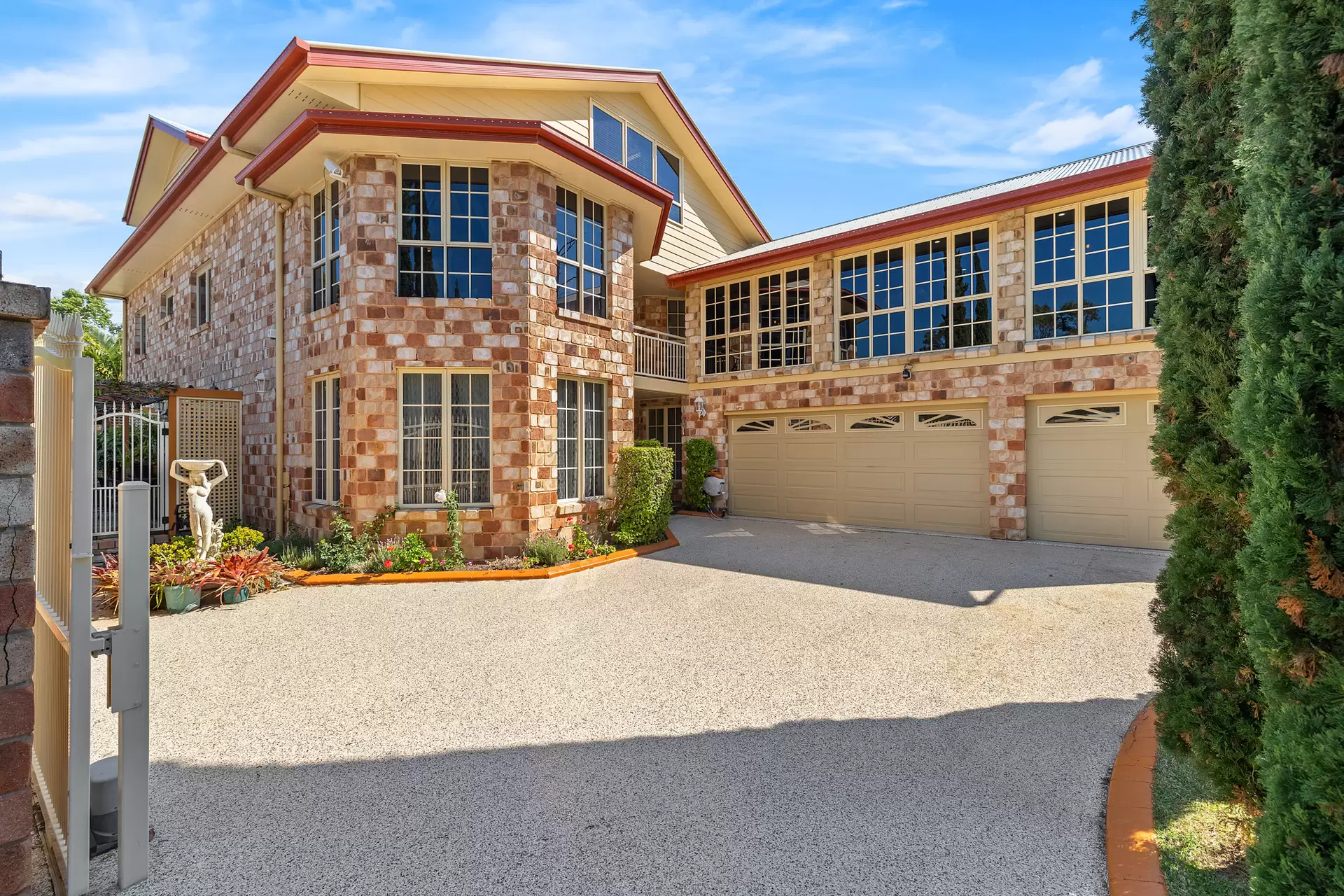4 Casey Close, Ormiston For Sale by Queensland Sotheby's International Realty - image 1