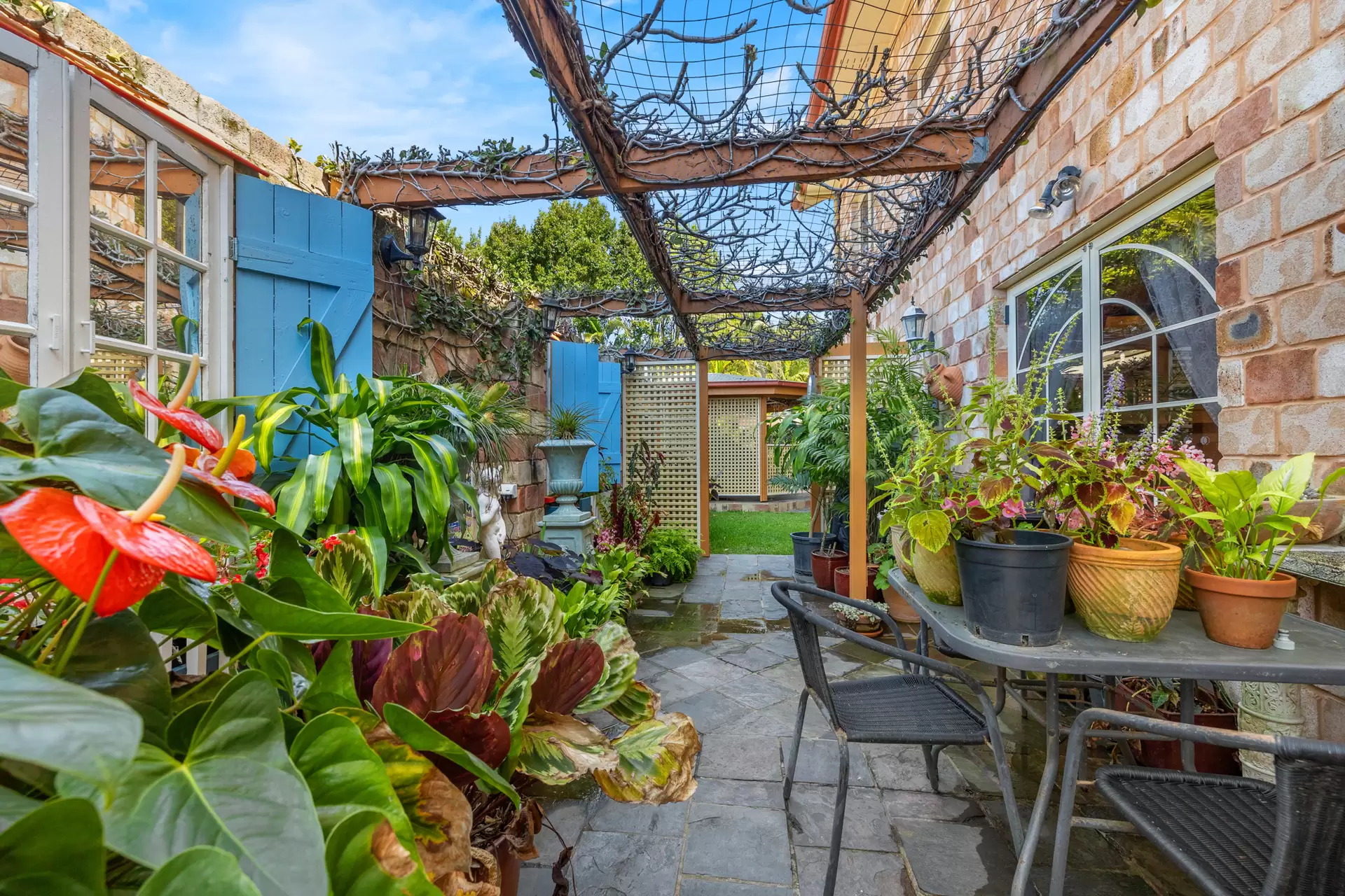 4 Casey Close, Ormiston For Sale by Queensland Sotheby's International Realty - image 1