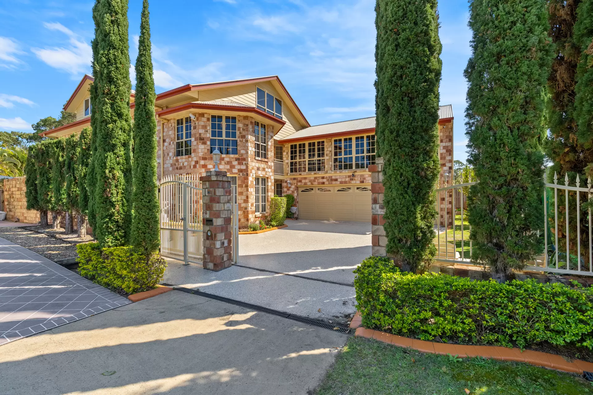 4 Casey Close, Ormiston For Sale by Queensland Sotheby's International Realty - image 1