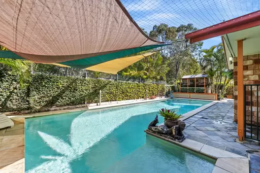 4 Casey Close, Ormiston For Sale by Queensland Sotheby's International Realty