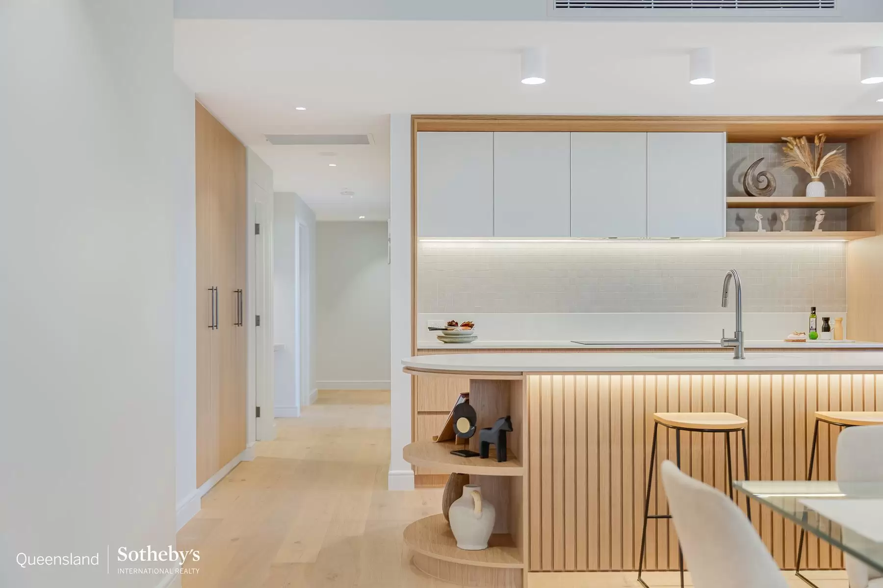 201-302 /439 Esplanade, Manly For Sale by Queensland Sotheby's International Realty - image 1