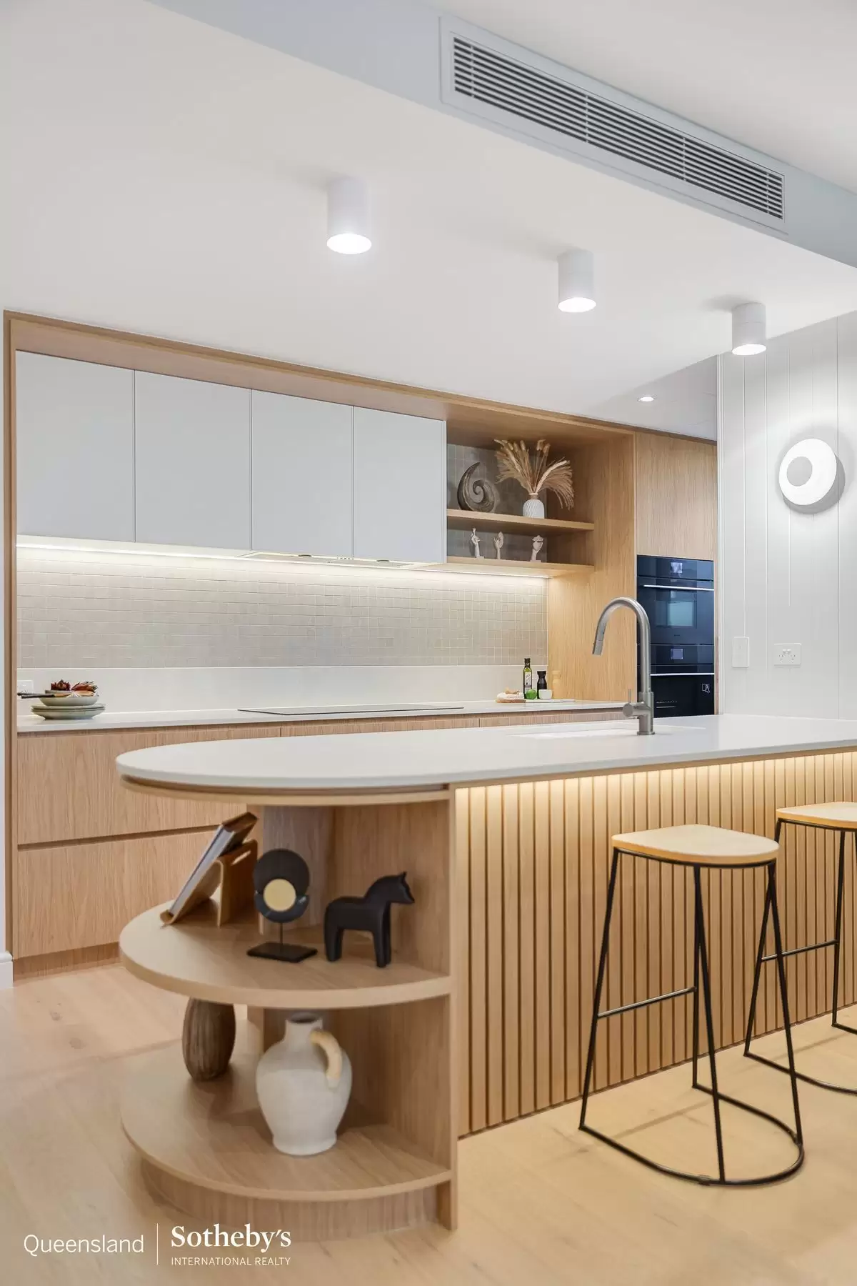 201-302 /439 Esplanade, Manly For Sale by Queensland Sotheby's International Realty - image 1