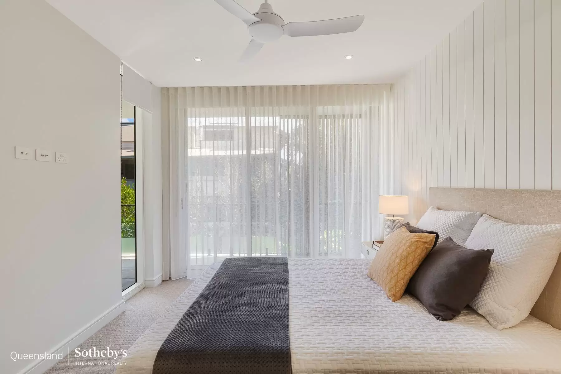201-302 /439 Esplanade, Manly For Sale by Queensland Sotheby's International Realty - image 1