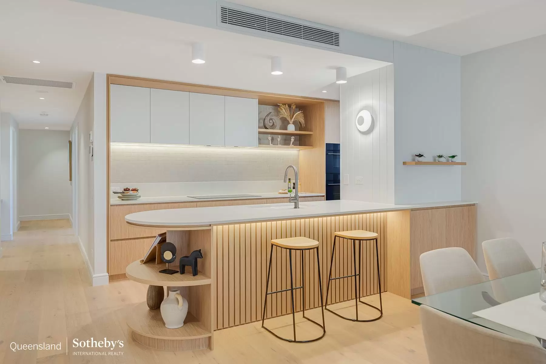 201-302 /439 Esplanade, Manly For Sale by Queensland Sotheby's International Realty - image 1
