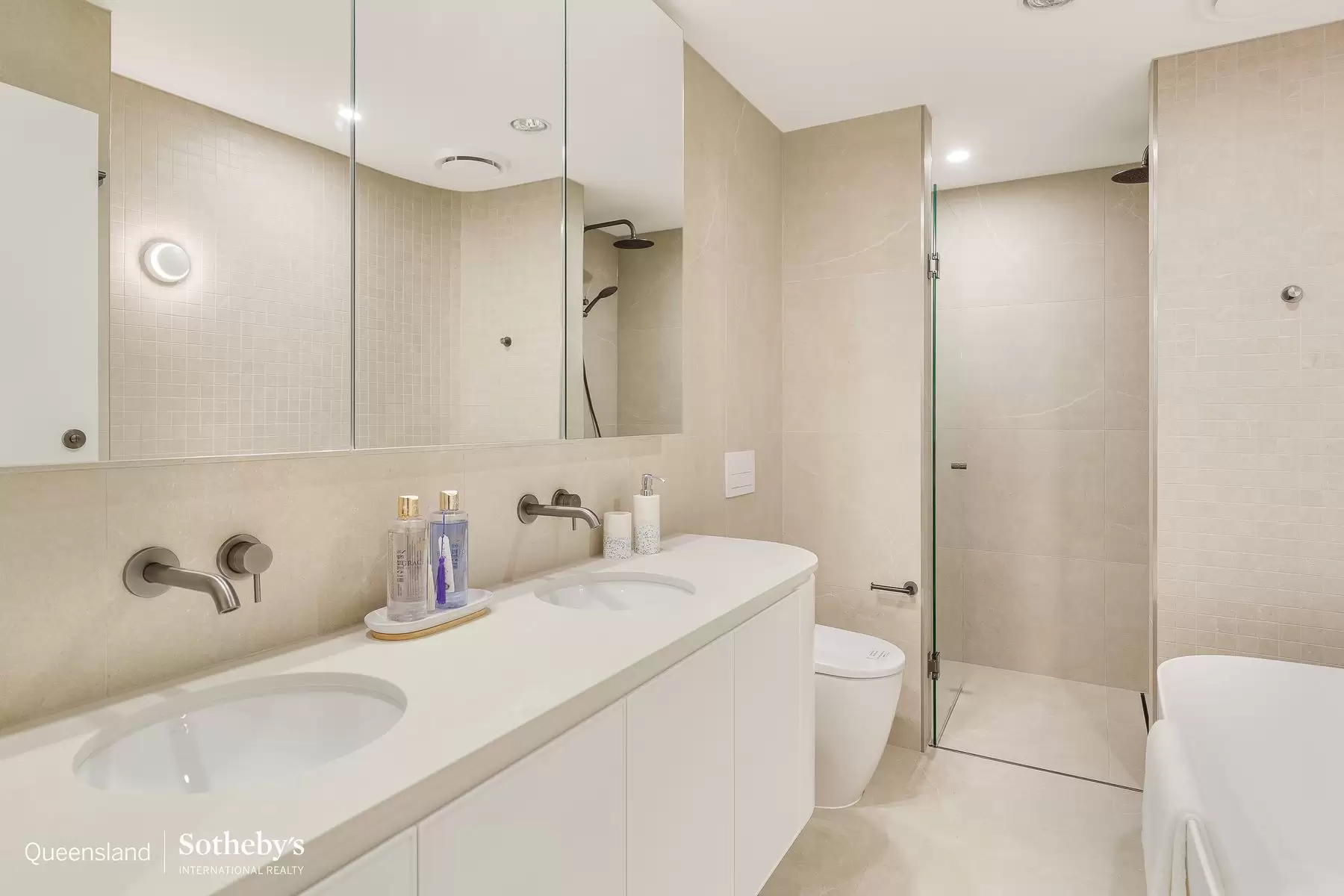 201-302 /439 Esplanade, Manly For Sale by Queensland Sotheby's International Realty - image 1