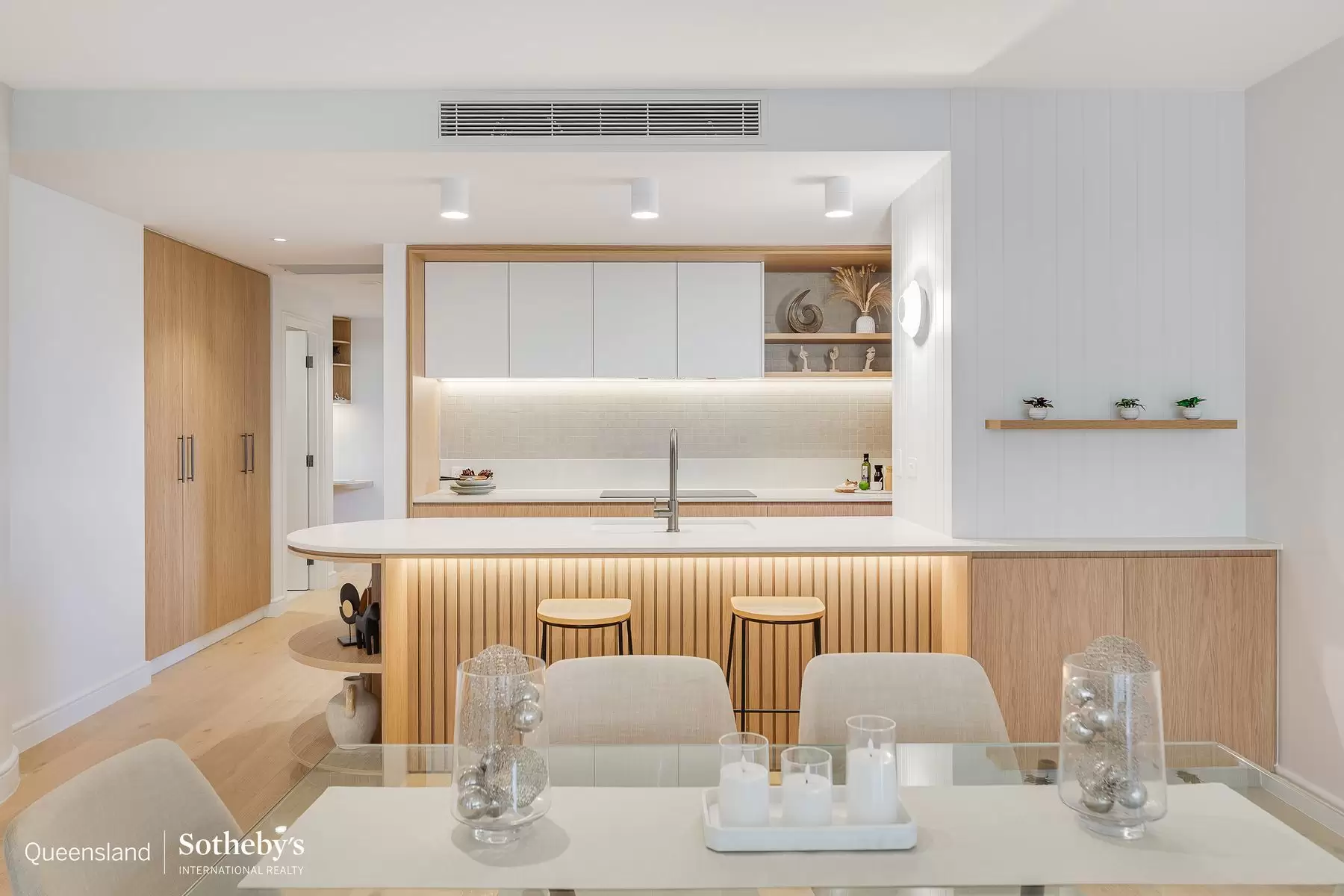 201-302 /439 Esplanade, Manly For Sale by Queensland Sotheby's International Realty - image 1