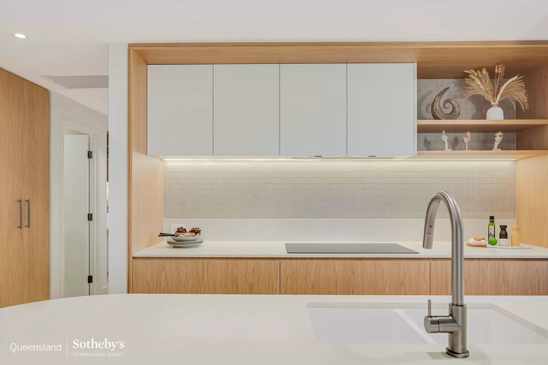 201-302 /439 Esplanade, Manly For Sale by Queensland Sotheby's International Realty - image 1