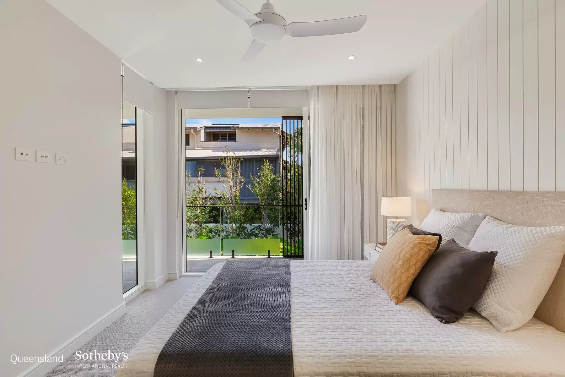 201-302 /439 Esplanade, Manly For Sale by Queensland Sotheby's International Realty - image 1