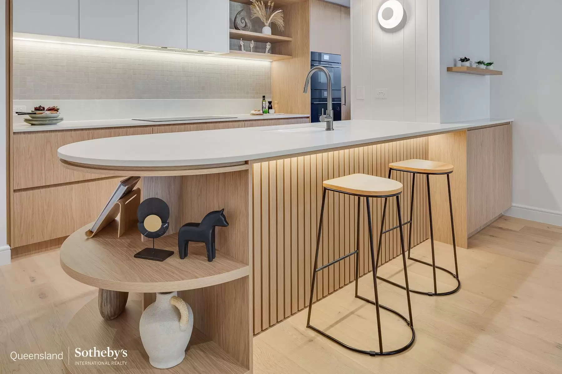 201-302 /439 Esplanade, Manly For Sale by Queensland Sotheby's International Realty - image 1