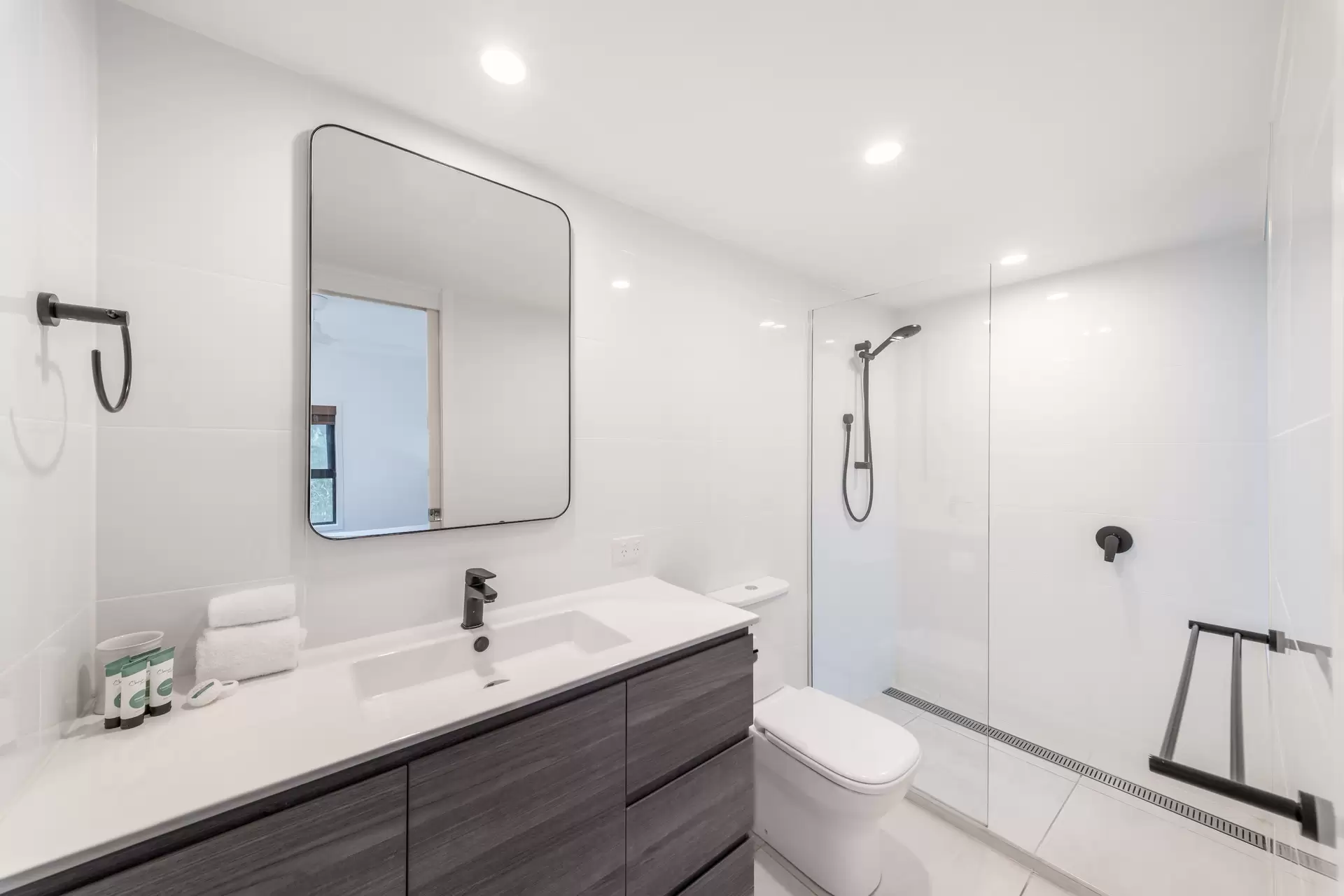 Oasis 18, 5 Banksia Court, Hamilton Island For Sale by Queensland Sotheby's International Realty - image 1