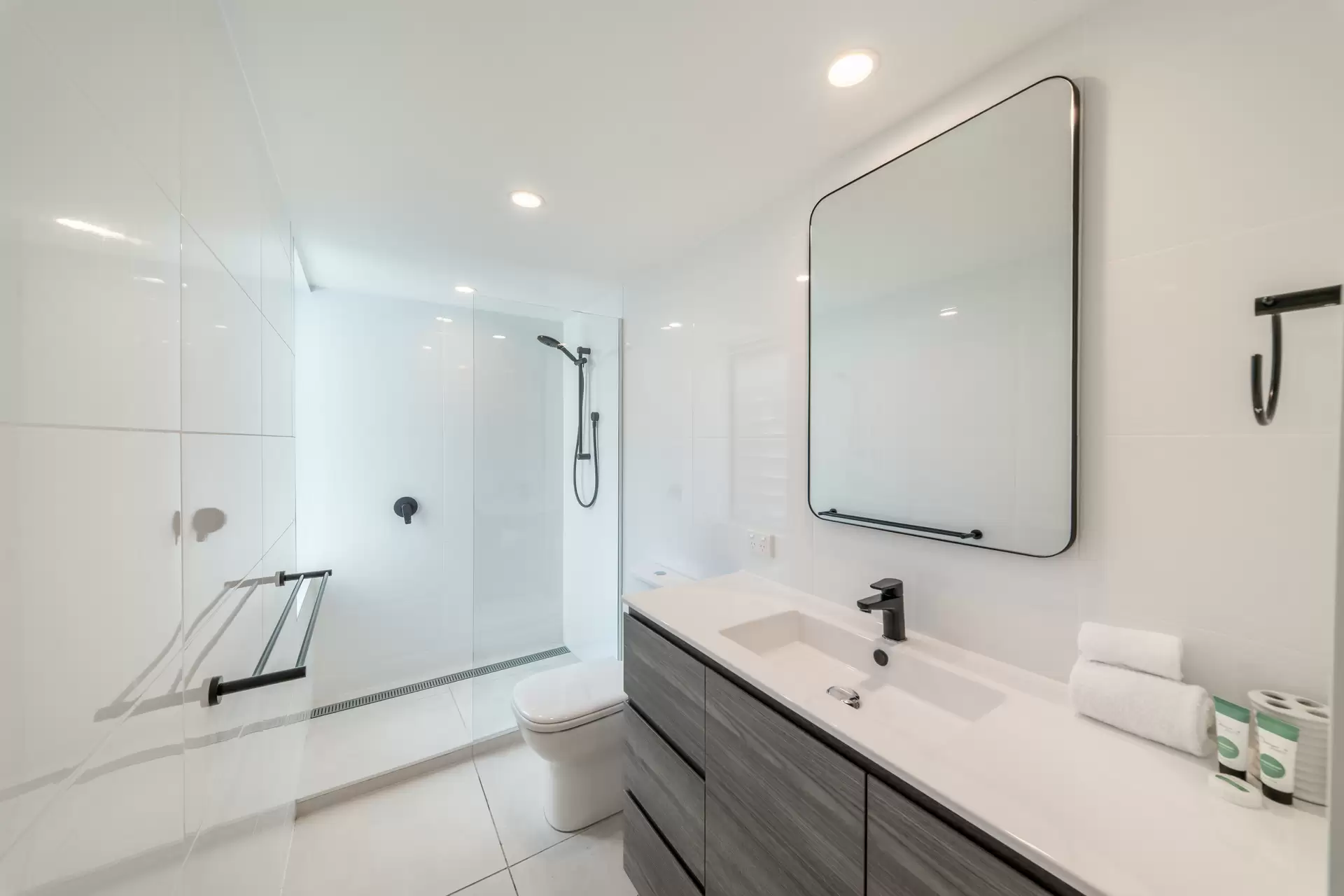 Oasis 18, 5 Banksia Court, Hamilton Island For Sale by Queensland Sotheby's International Realty - image 1