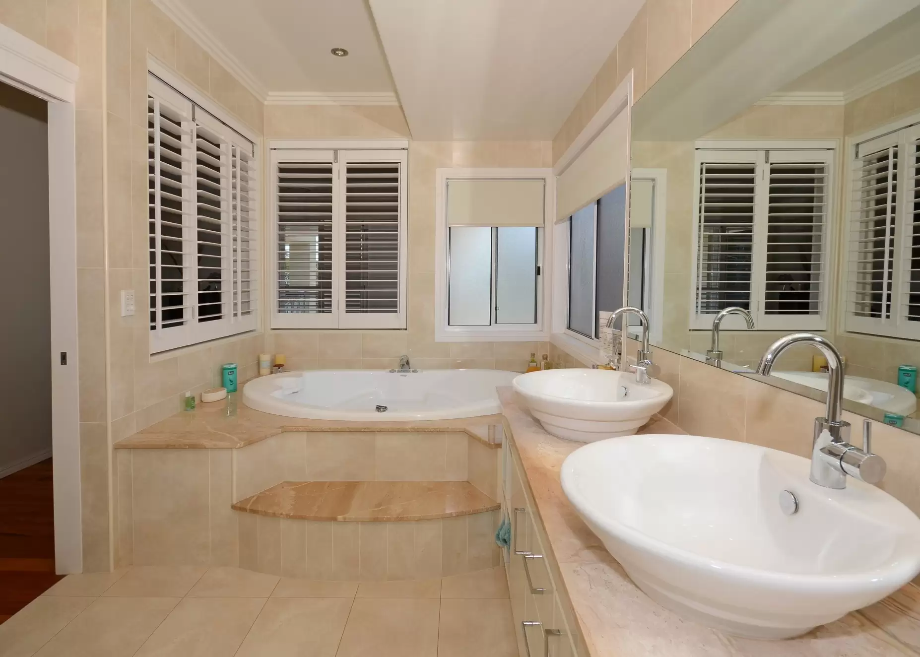 127 Esplanade, Point Vernon Sold by Queensland Sotheby's International Realty - image 1