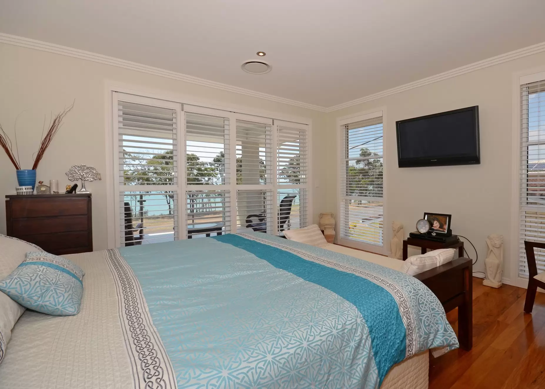 127 Esplanade, Point Vernon Sold by Queensland Sotheby's International Realty - image 1