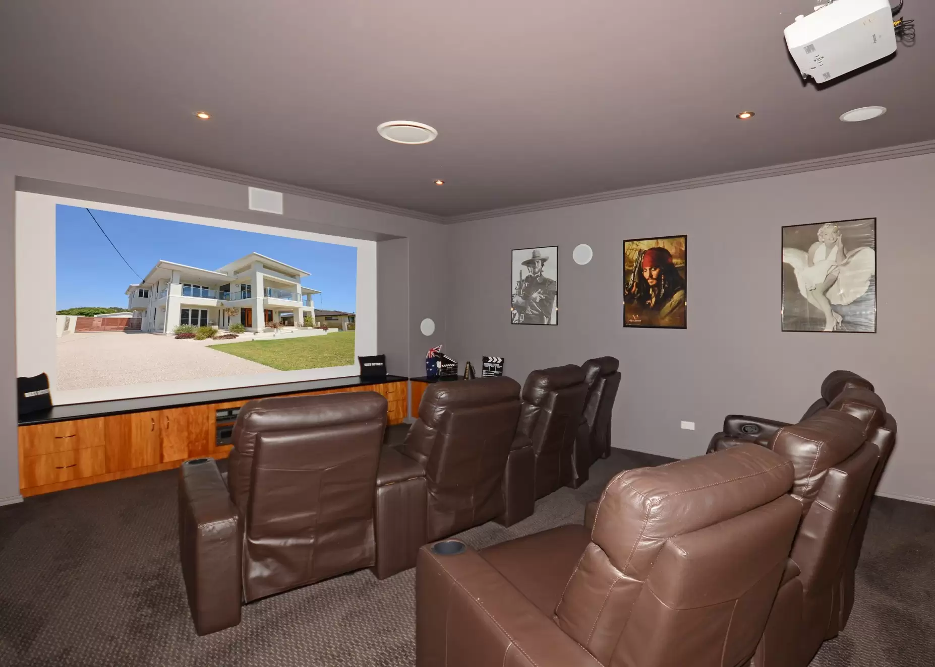 127 Esplanade, Point Vernon Sold by Queensland Sotheby's International Realty - image 1
