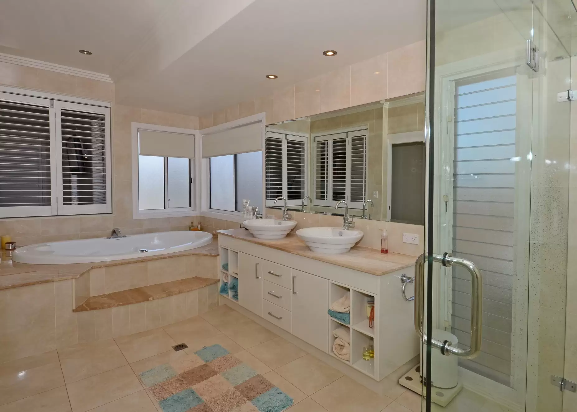 127 Esplanade, Point Vernon Sold by Queensland Sotheby's International Realty - image 1
