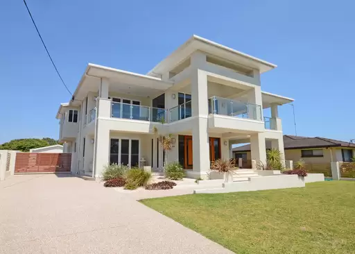 127 Esplanade, Point Vernon Sold by Queensland Sotheby's International Realty