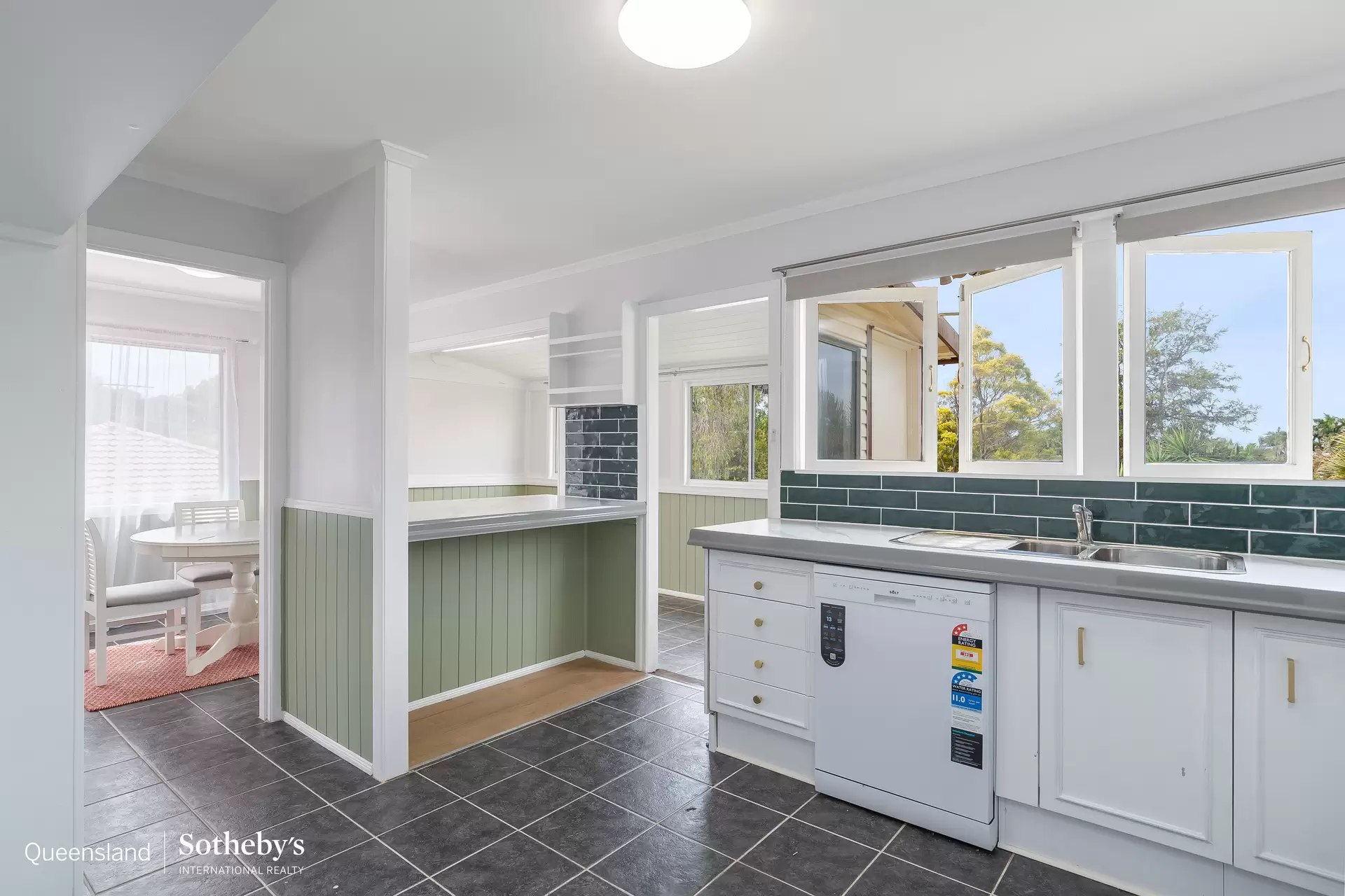 3 Knight Street, Alexandra Hills For Sale by Queensland Sotheby's International Realty - image 1