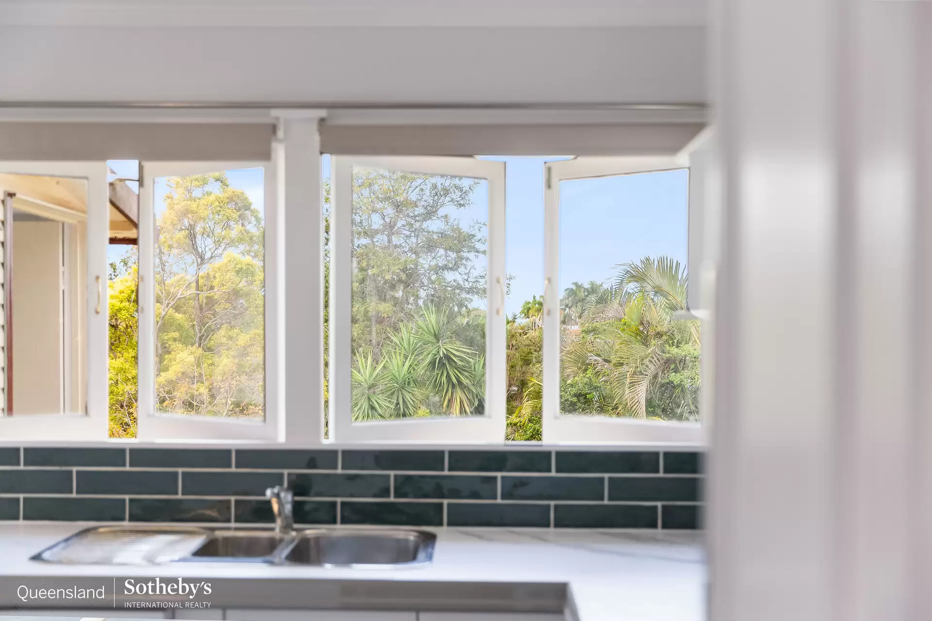 3 Knight Street, Alexandra Hills For Sale by Queensland Sotheby's International Realty - image 1