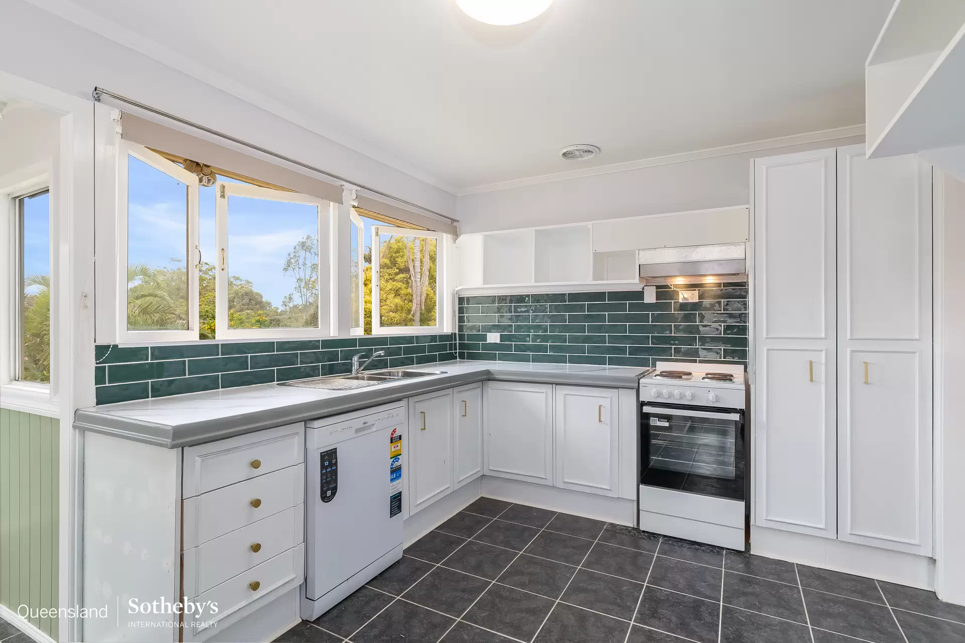 3 Knight Street, Alexandra Hills For Sale by Queensland Sotheby's International Realty - image 1