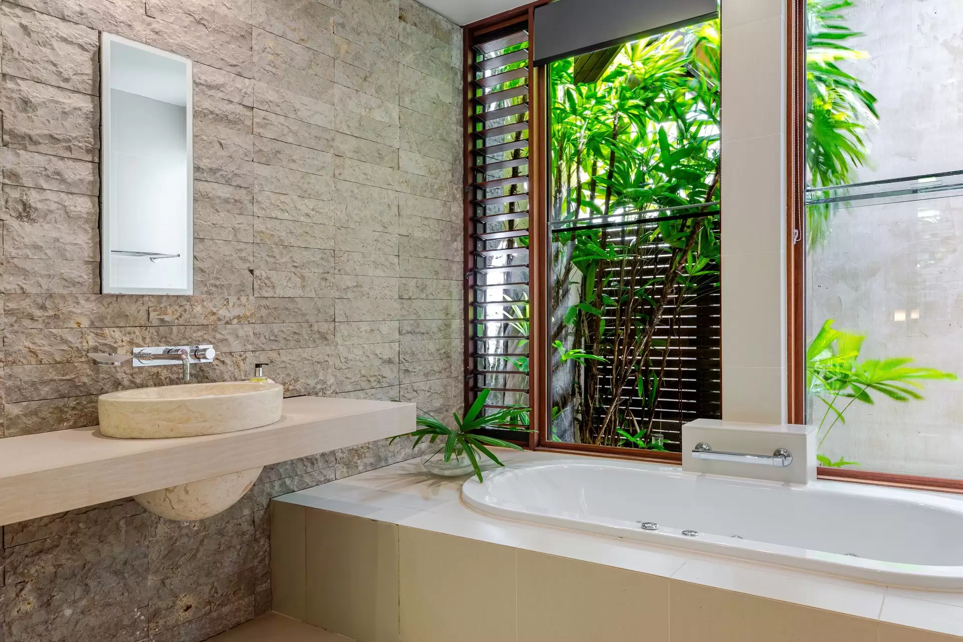 4 Bale Drive, Port Douglas For Sale by Queensland Sotheby's International Realty - image 1