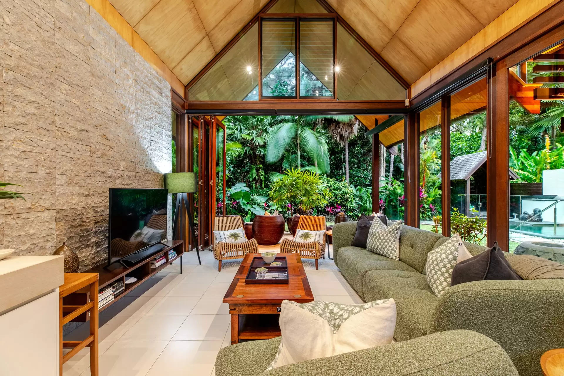4 Bale Drive, Port Douglas For Sale by Queensland Sotheby's International Realty - image 1