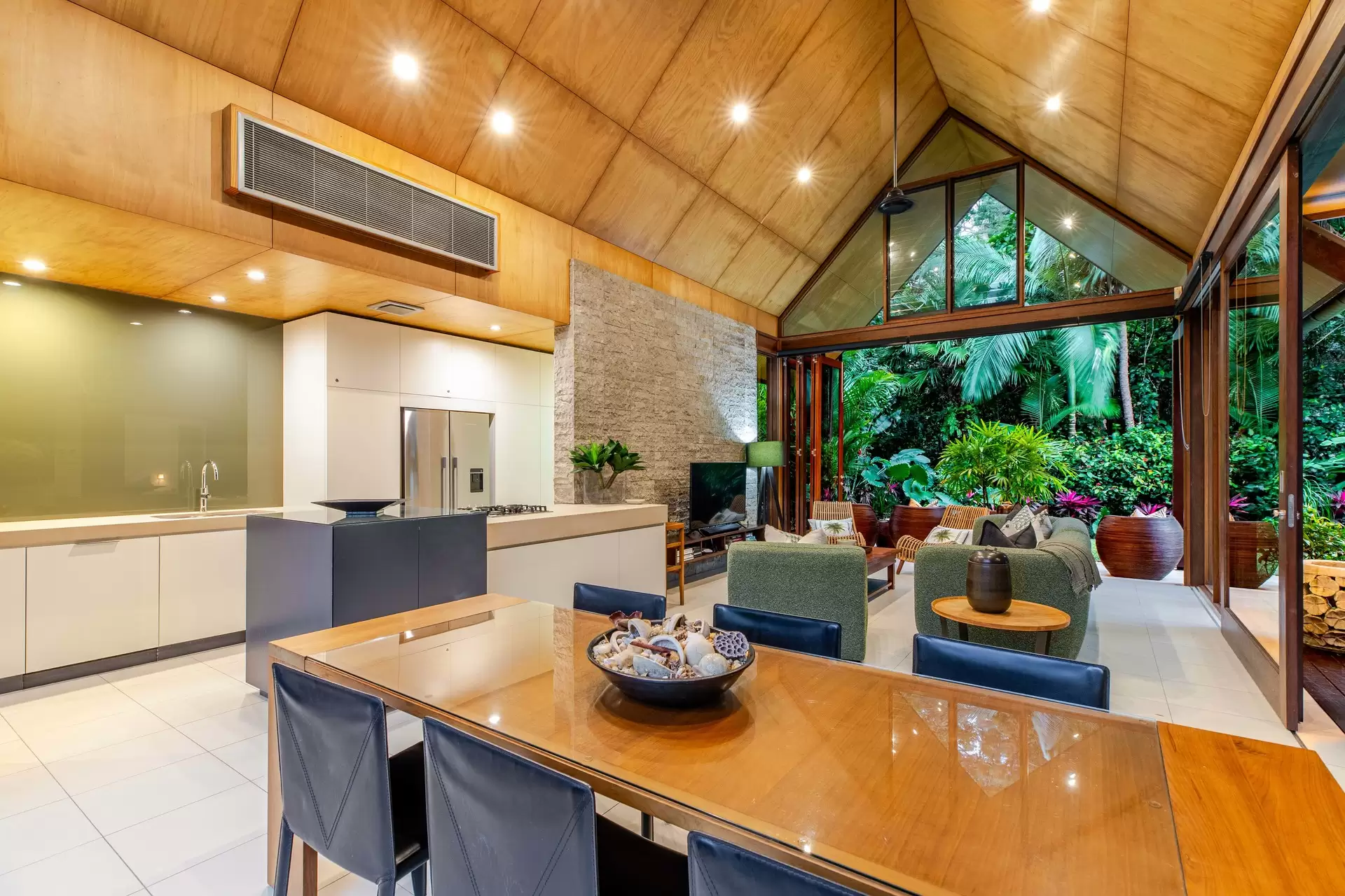 4 Bale Drive, Port Douglas For Sale by Queensland Sotheby's International Realty - image 1