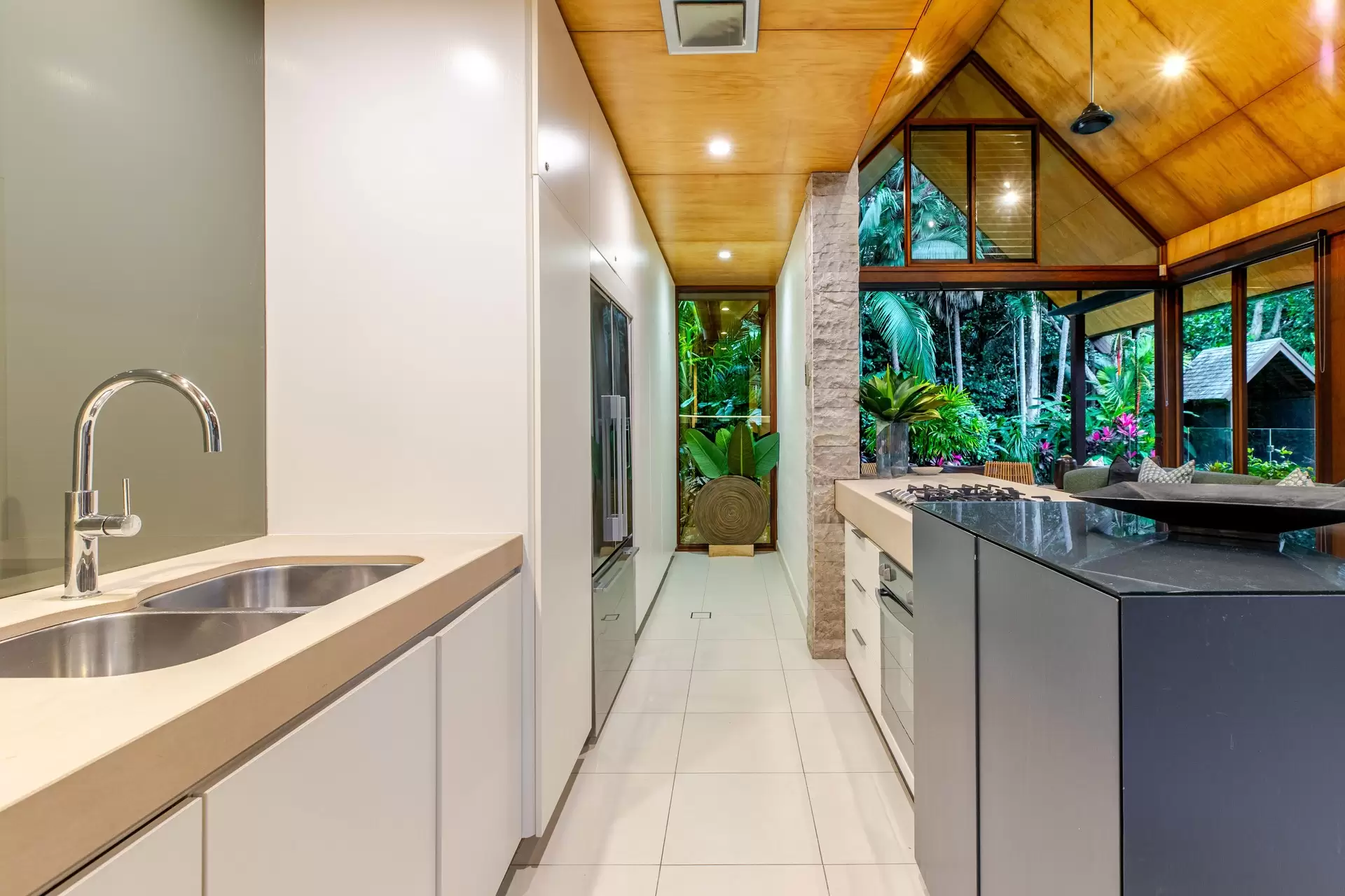4 Bale Drive, Port Douglas For Sale by Queensland Sotheby's International Realty - image 1
