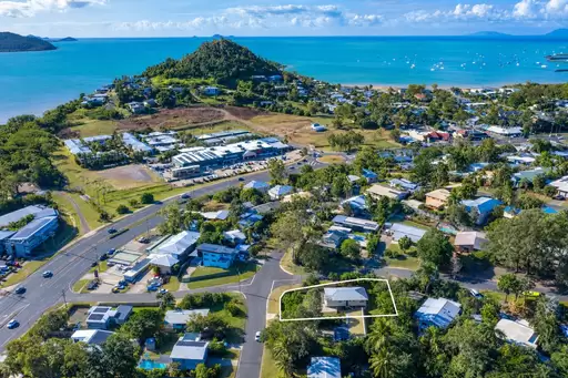 11 Wambiri Street, Cannonvale For Sale by Queensland Sotheby's International Realty