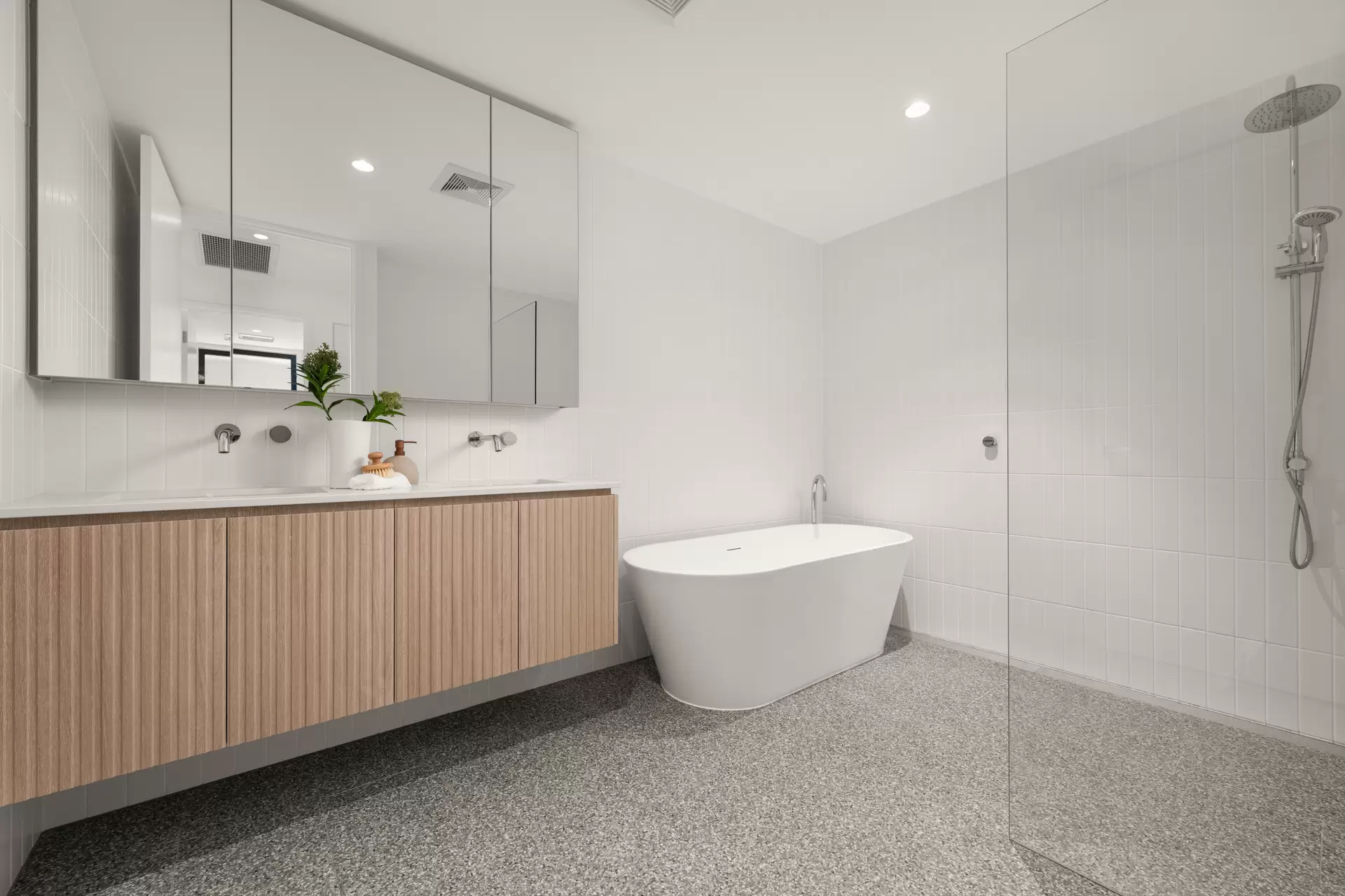 5/270 Ocean Drive, Twin Waters For Sale by Queensland Sotheby's International Realty - image 1