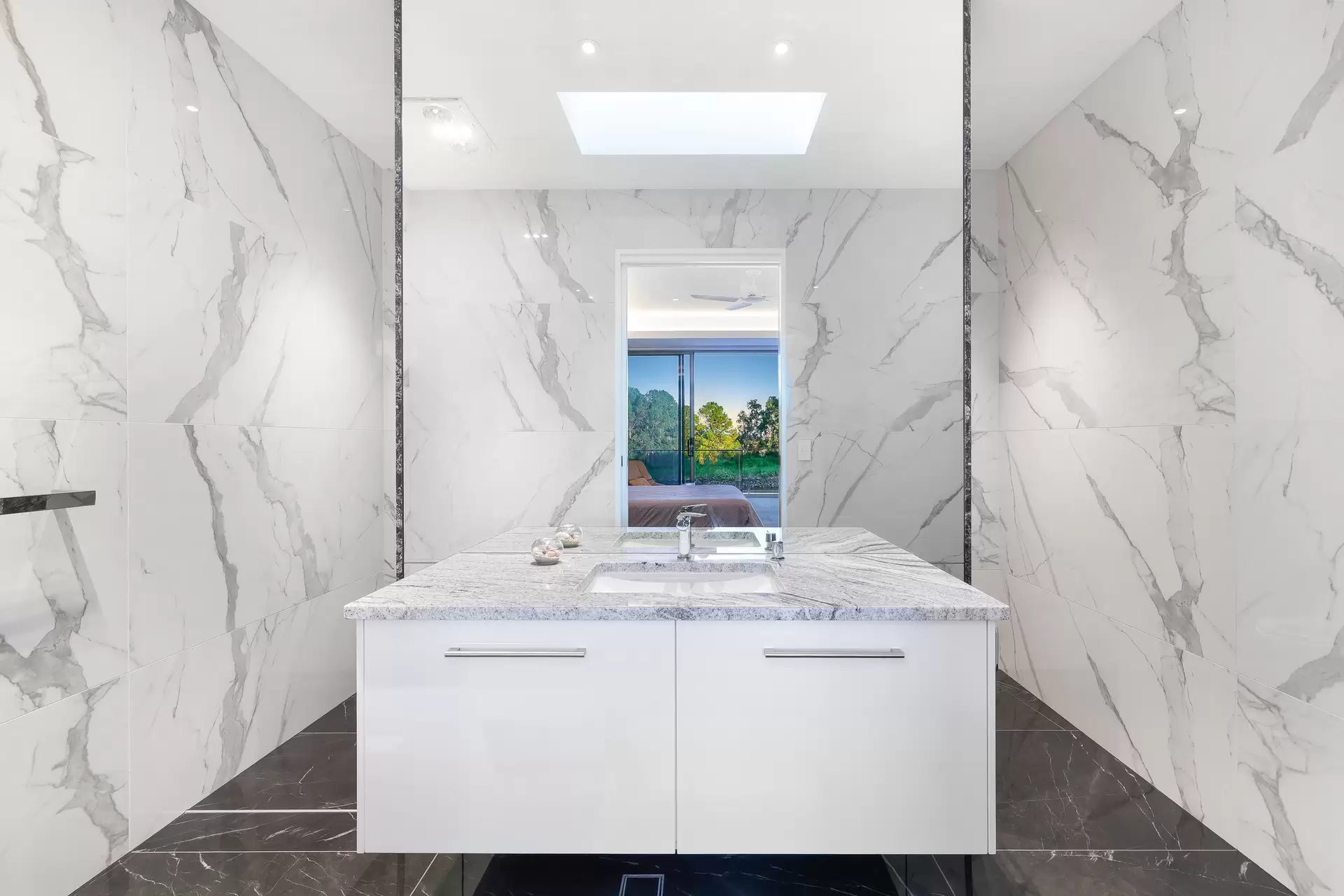 2100 The Circle, Sanctuary Cove For Sale by Queensland Sotheby's International Realty - image 1