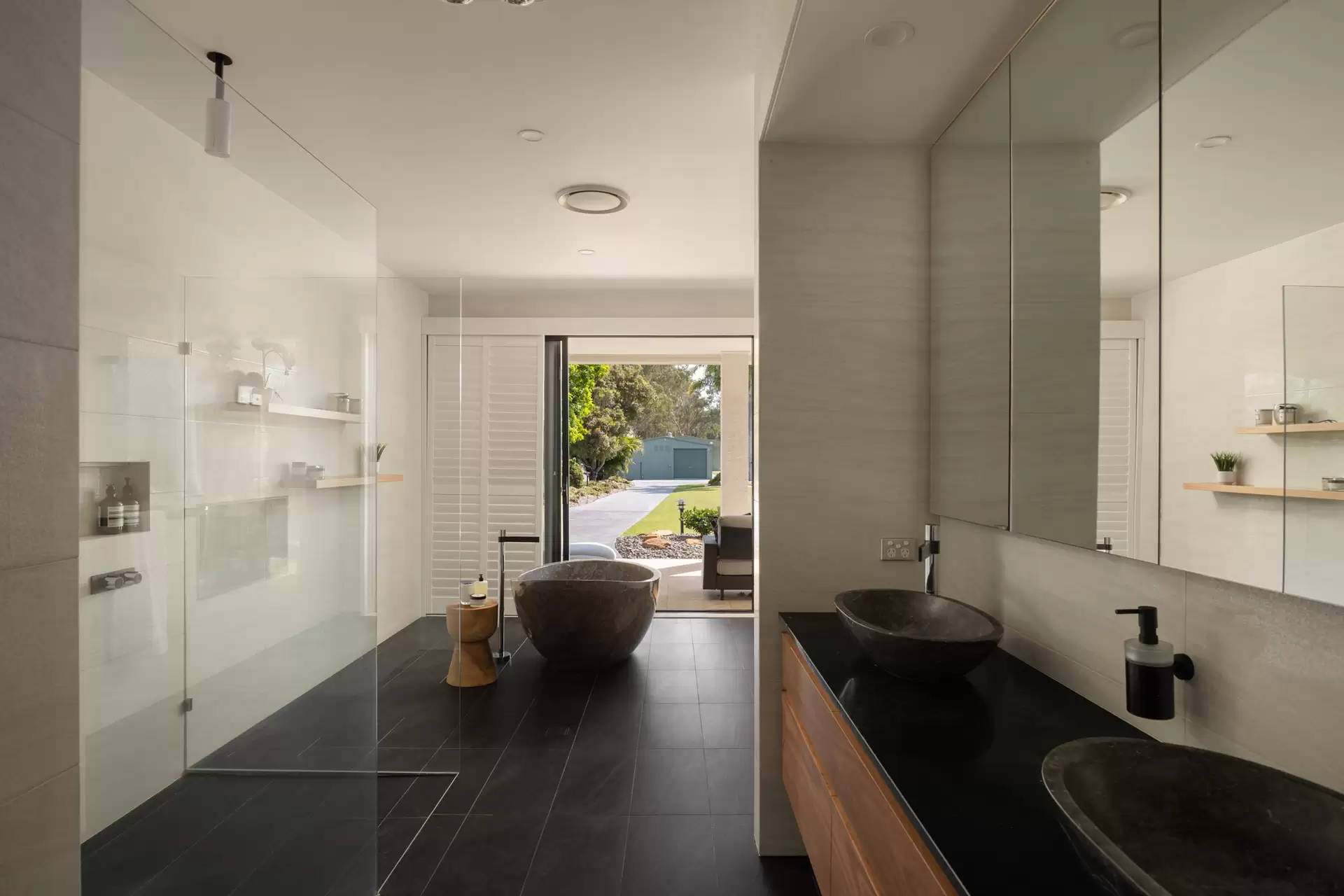 120 London Road, Belmont For Sale by Queensland Sotheby's International Realty - image 1