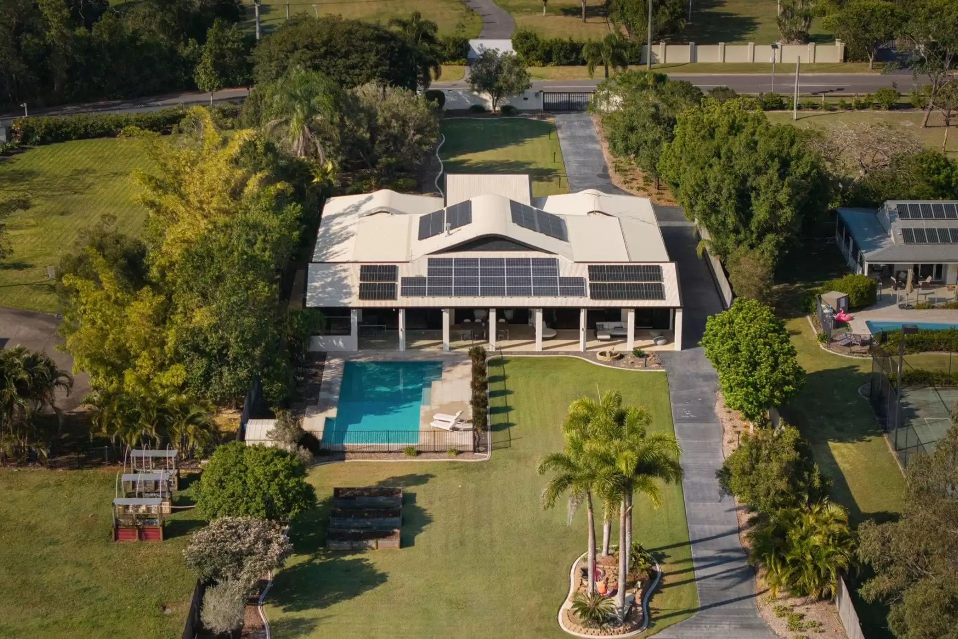 120 London Road, Belmont For Sale by Queensland Sotheby's International Realty - image 1