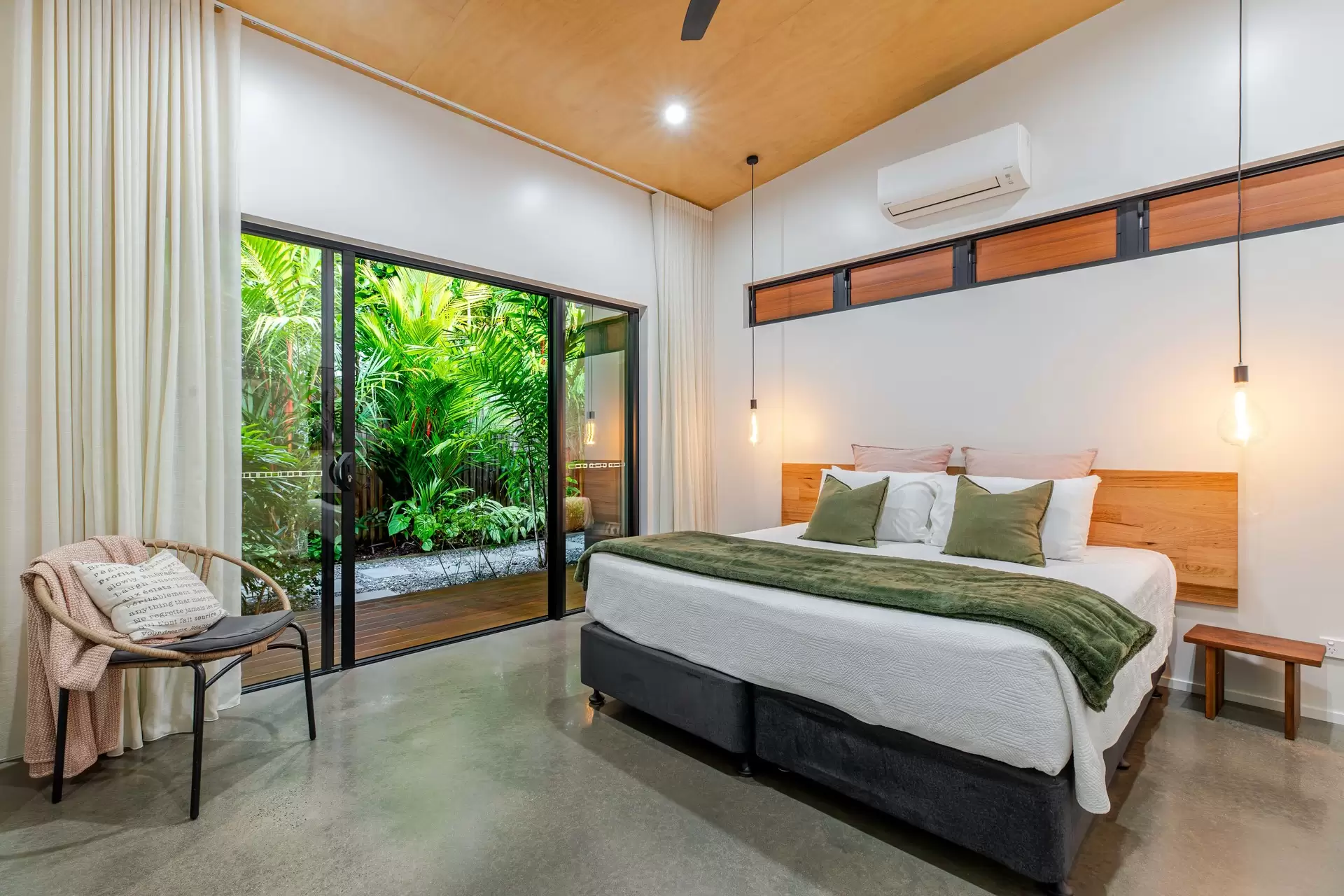 3 Seabrook Avenue, Port Douglas For Sale by Queensland Sotheby's International Realty - image 1
