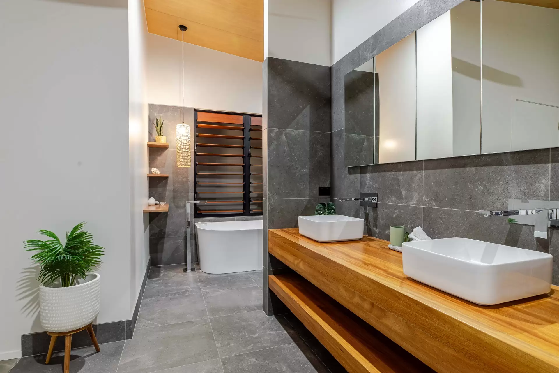 3 Seabrook Avenue, Port Douglas For Sale by Queensland Sotheby's International Realty - image 1