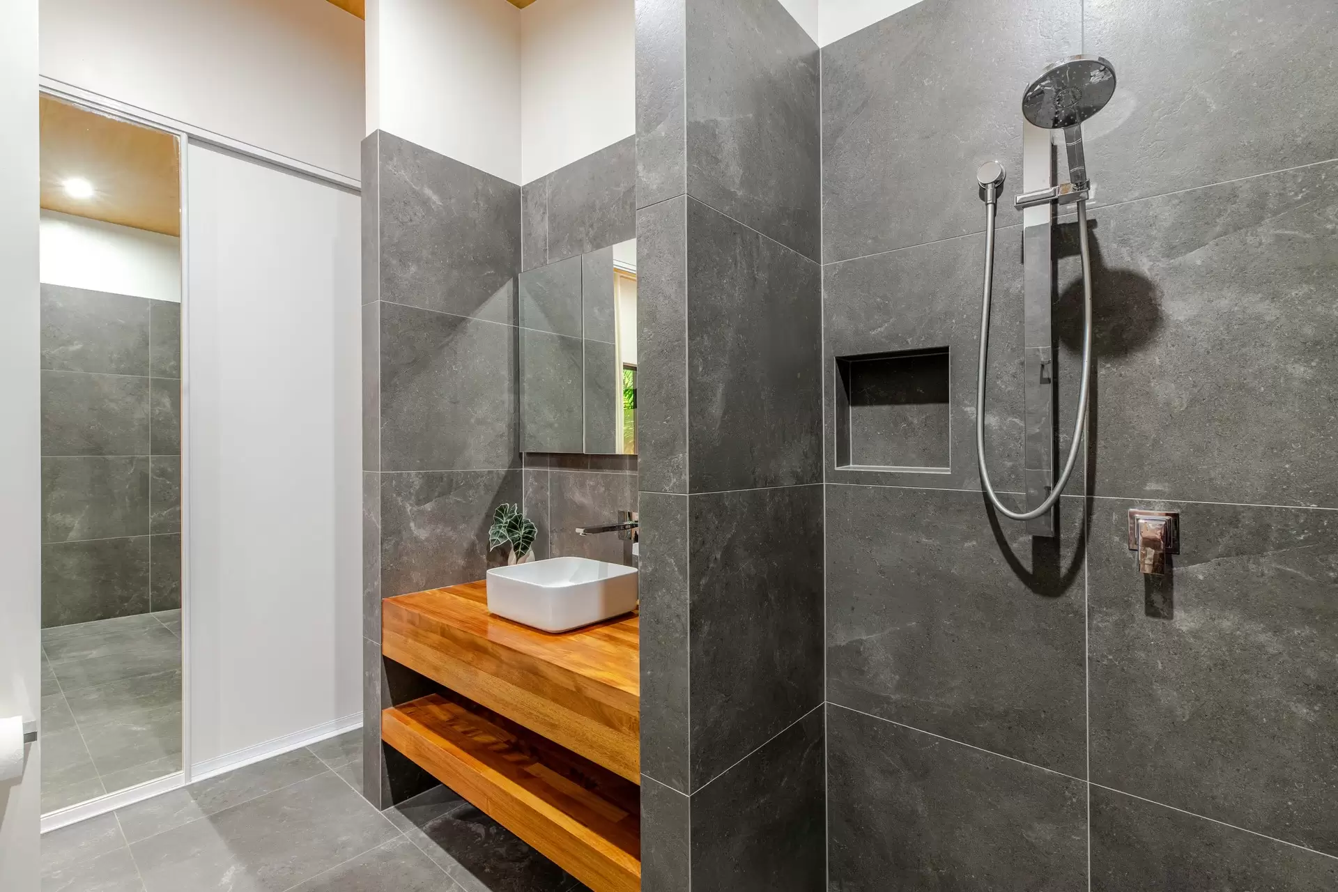 3 Seabrook Avenue, Port Douglas For Sale by Queensland Sotheby's International Realty - image 1