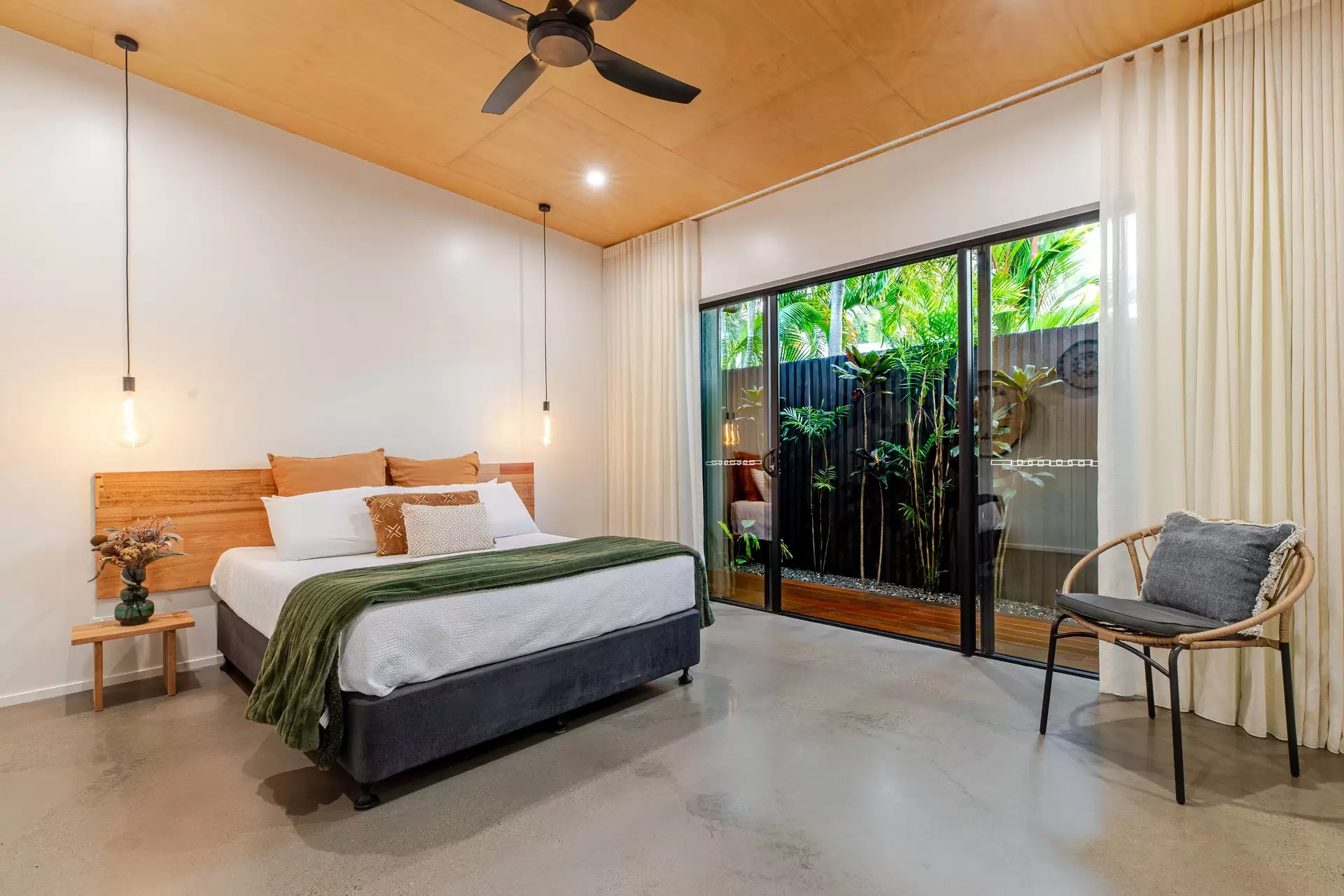 3 Seabrook Avenue, Port Douglas For Sale by Queensland Sotheby's International Realty - image 1