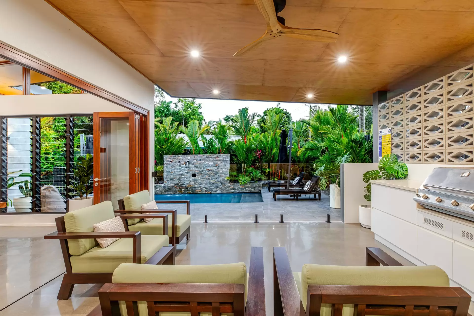 3 Seabrook Avenue, Port Douglas For Sale by Queensland Sotheby's International Realty - image 1