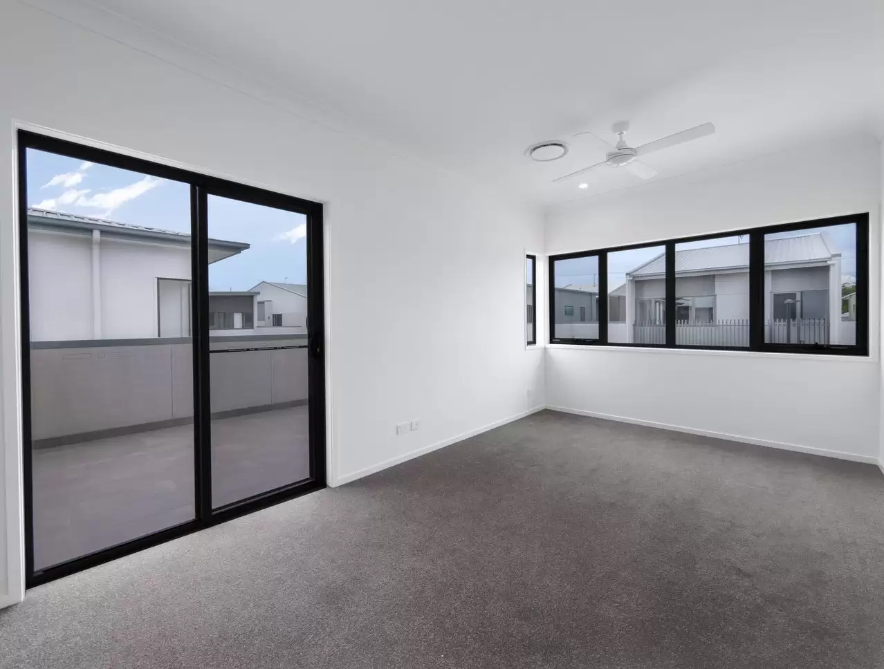 53/191 Marina Quays Boulevard, Hope Island Sold by  - image 1