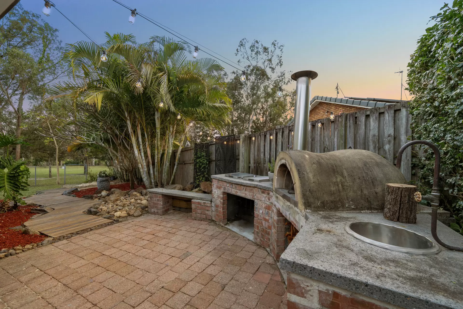 10 Eildon Place, Helensvale For Sale by  - image 1