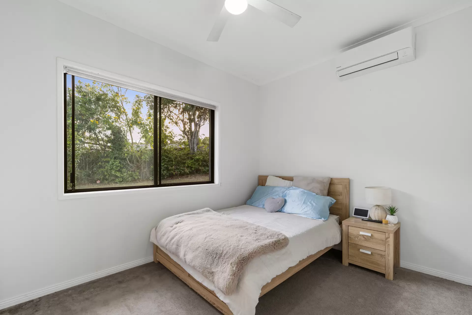 10 Eildon Place, Helensvale For Sale by  - image 1