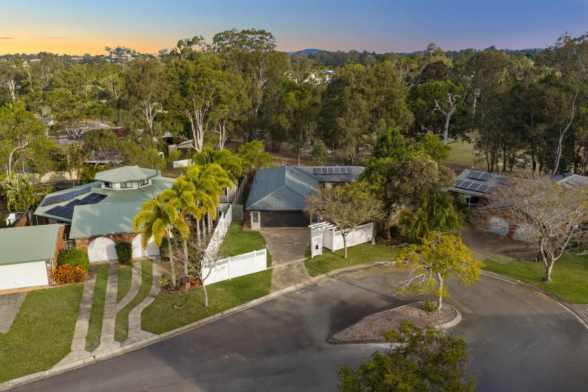 10 Eildon Place, Helensvale For Sale by  - image 1