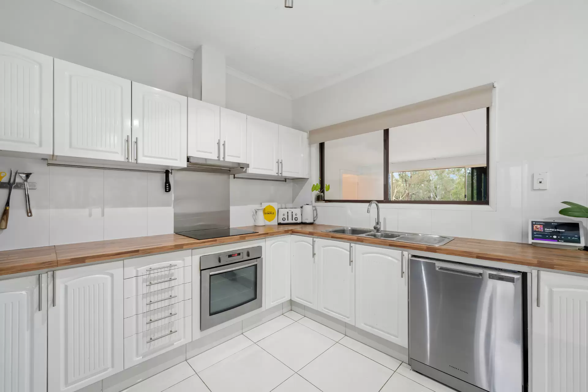 10 Eildon Place, Helensvale For Sale by  - image 1