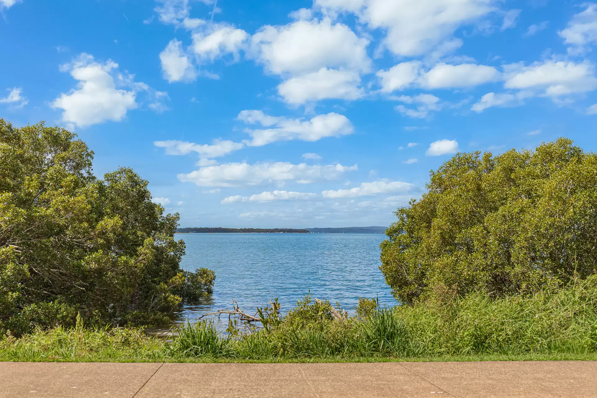 28 Main Street, Redland Bay For Sale by Queensland Sotheby's International Realty - image 1